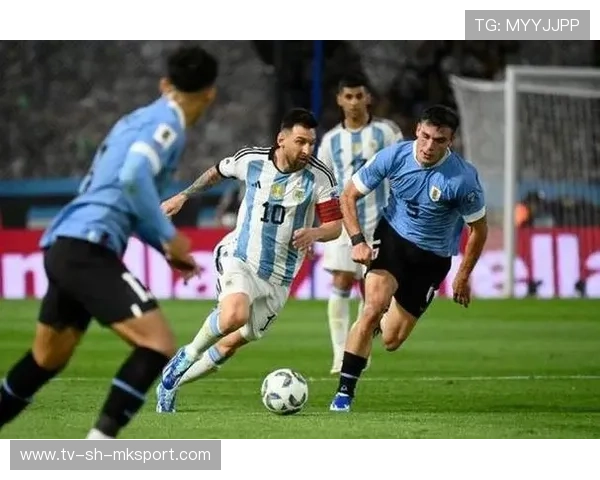 世界杯预选赛南美区竞争依旧激烈,强队保持稳定发挥