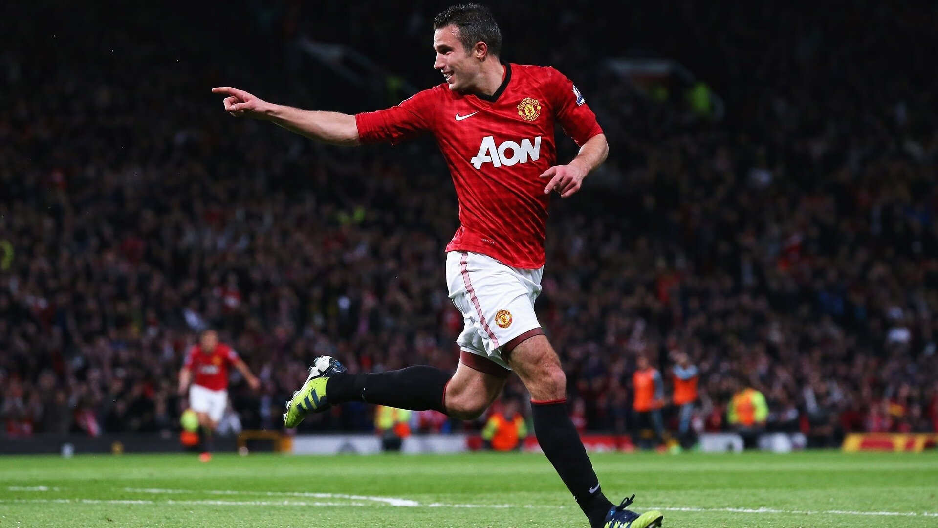 “宽板滑水:东三叉湖赛场掀起水上运动新风潮”